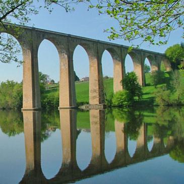 Hotel Du Viaduc Le Vigeant Экстерьер фото